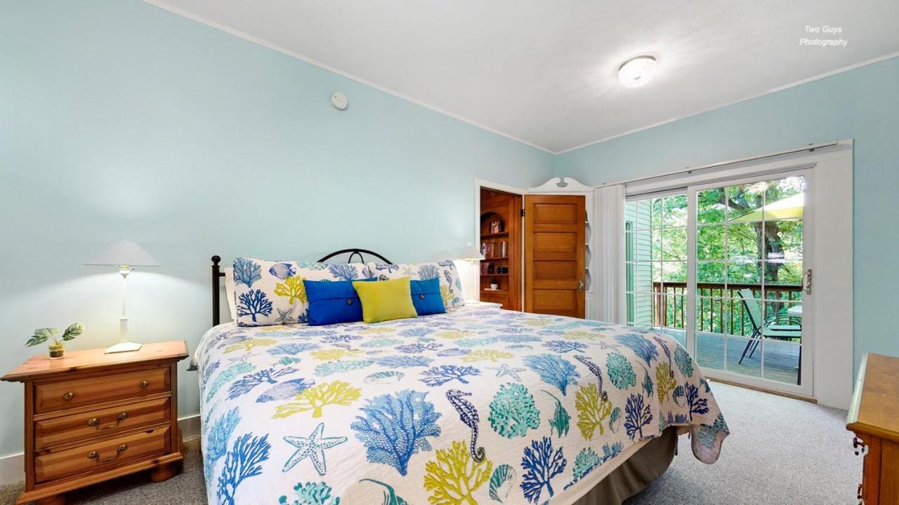 Holiday Hill Resort Saugatuck Eksteriør billede
