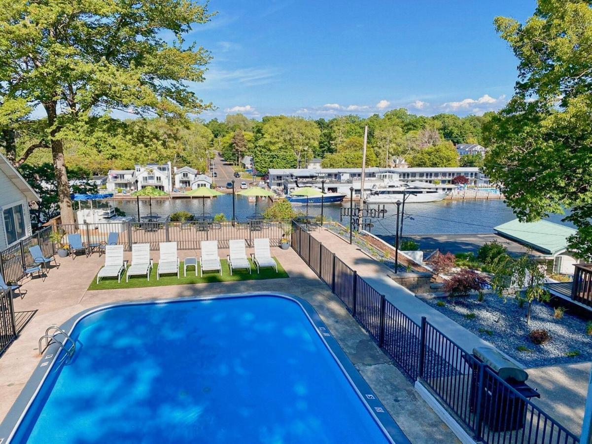 Holiday Hill Resort Saugatuck Eksteriør billede