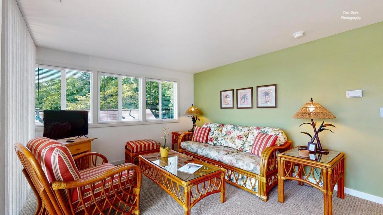 Holiday Hill Resort Saugatuck Eksteriør billede