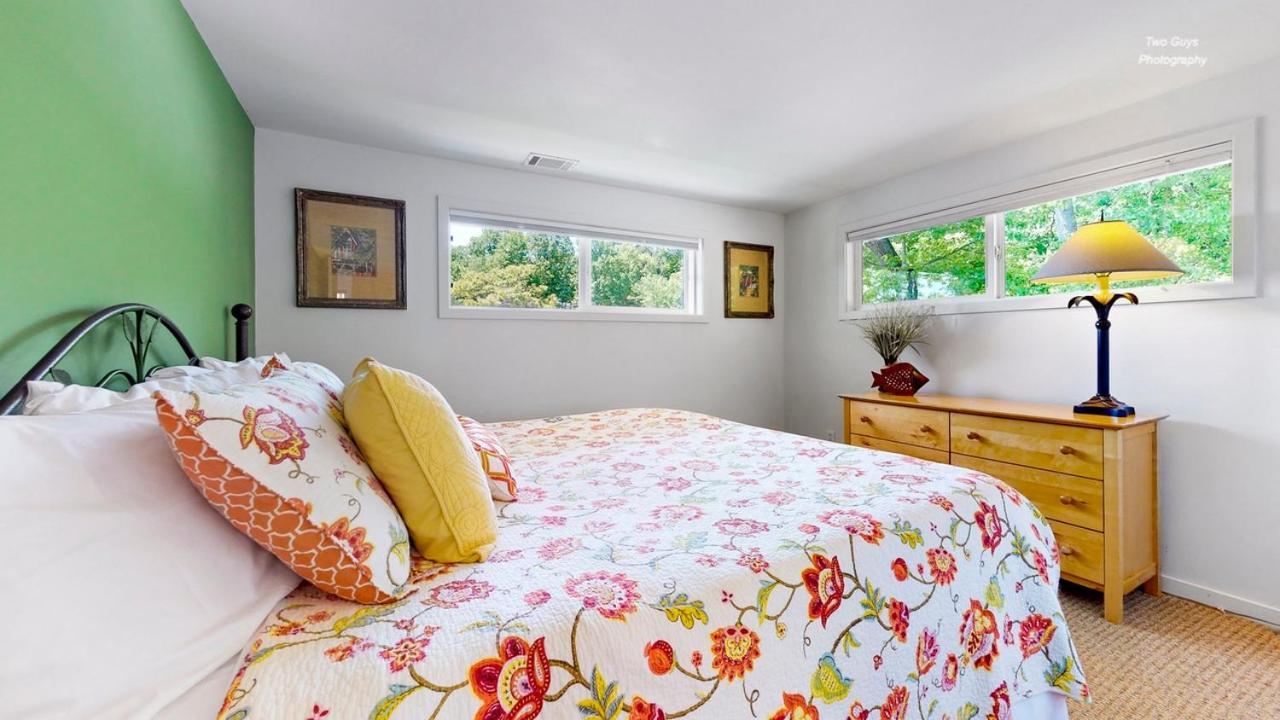 Holiday Hill Resort Saugatuck Eksteriør billede